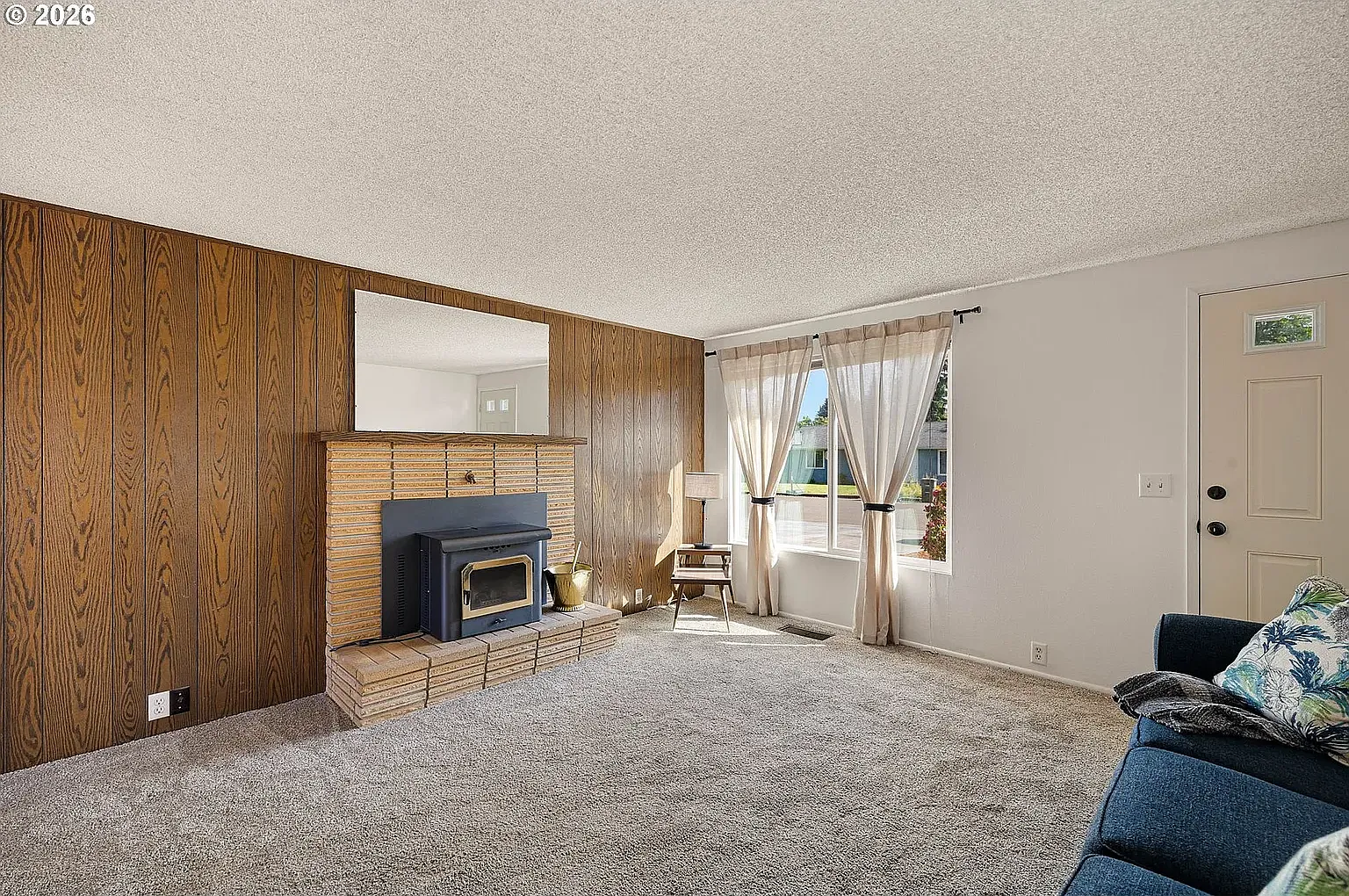 3 bed, 912 sqft, $2,200 — Photo 3