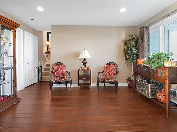 4th image of 2562 Balfrey Dr