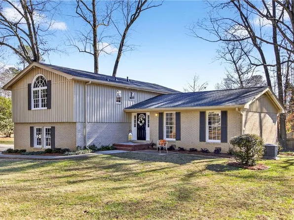 5121 Davantry Dr, Dunwoody, GA 30338