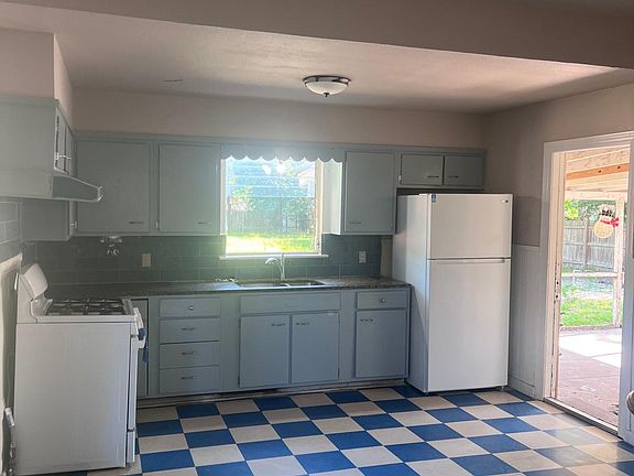 4th image of 327 E Mayfield Blvd
