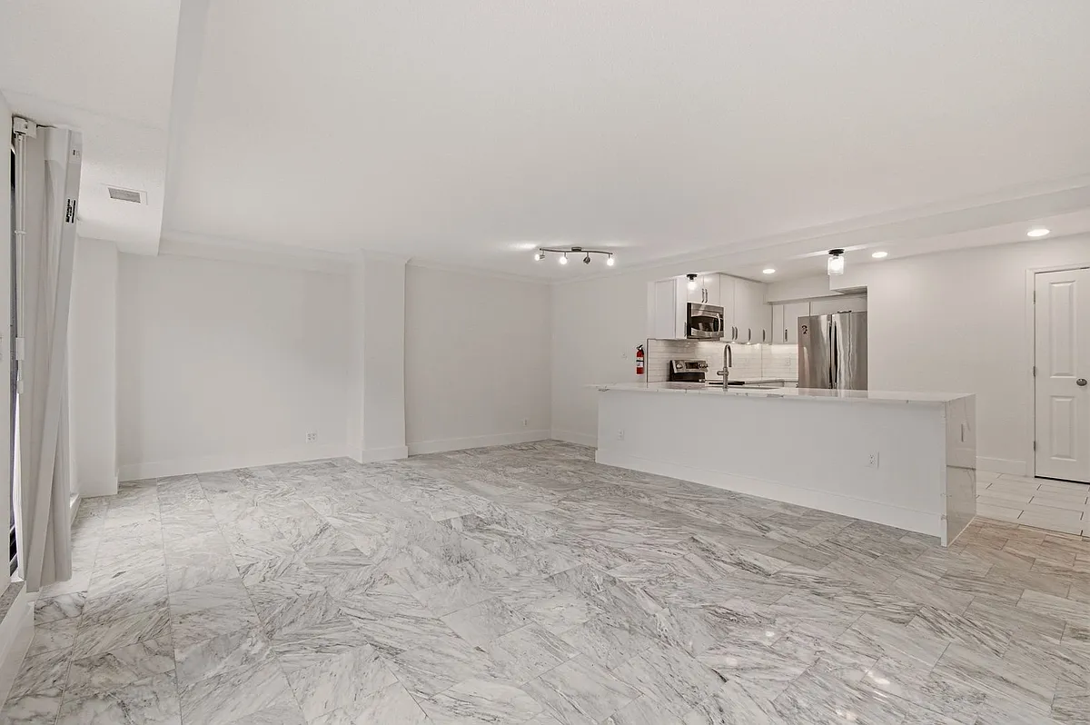 Building Photo - 3 Washington Cir NW #507