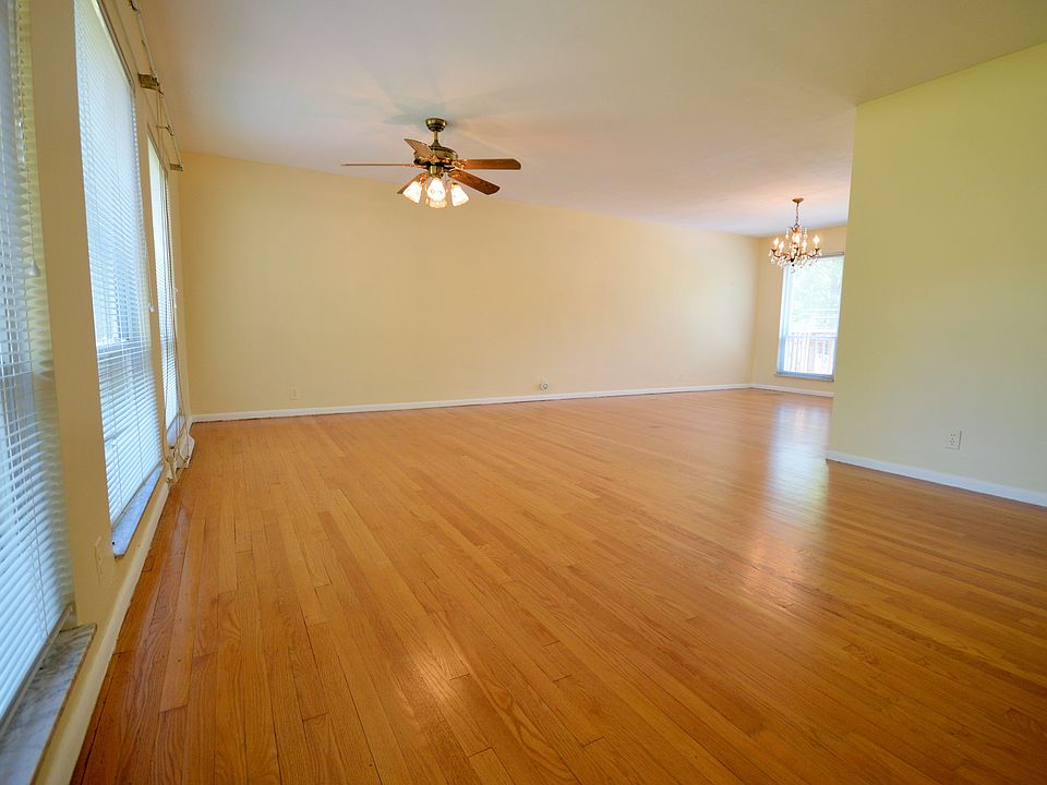 1st image of 9024 Maple Grove Dr