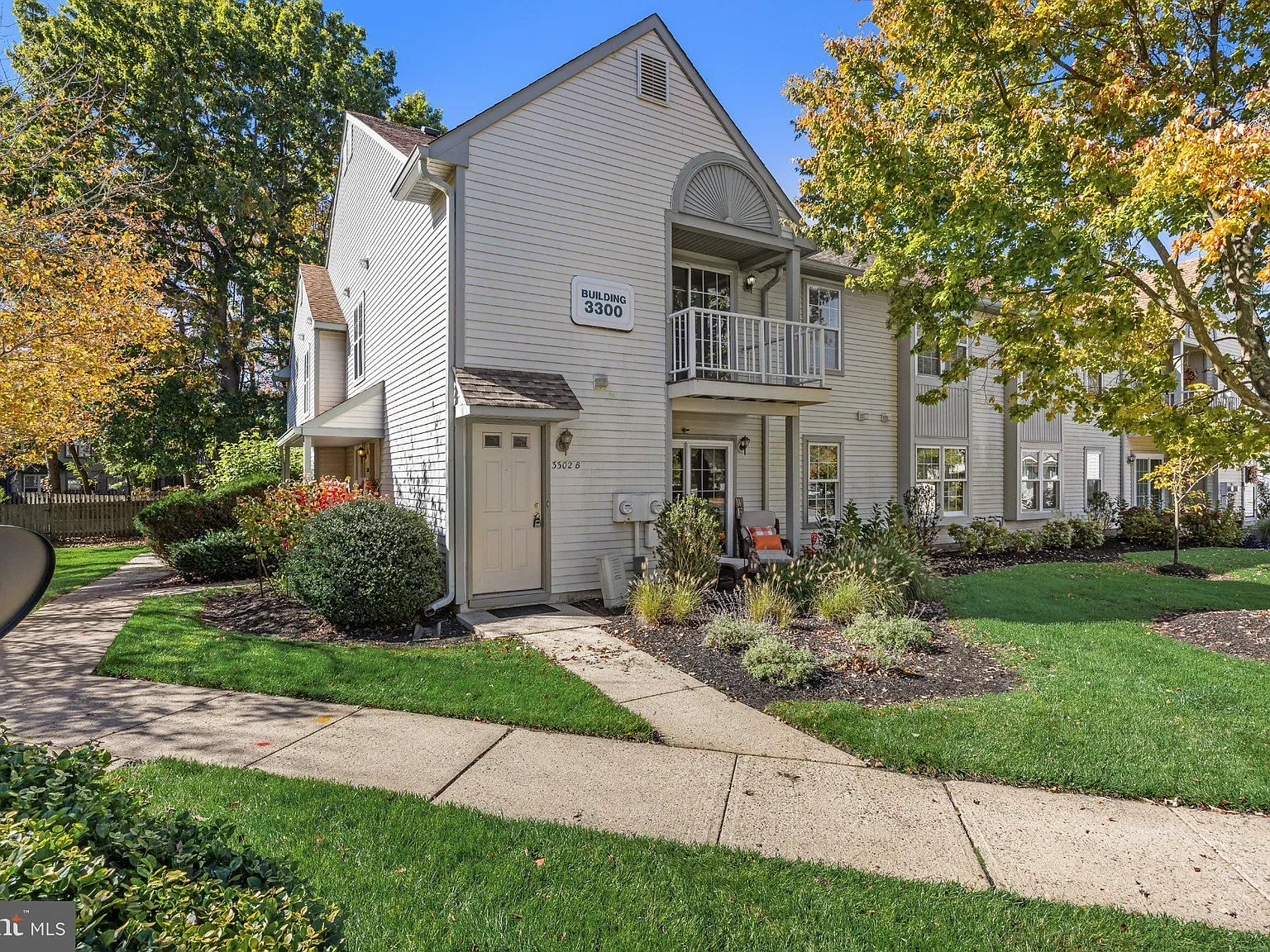 2 bed, 1.0 bath, 984 sqft, $2,100 — Photo 2