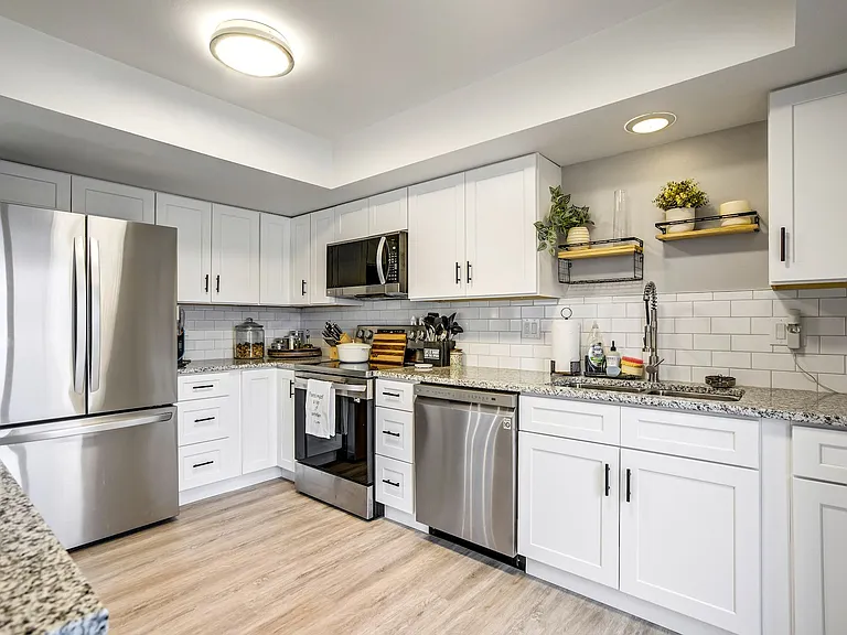 424 W Rockrimmon Blvd — Photo 13