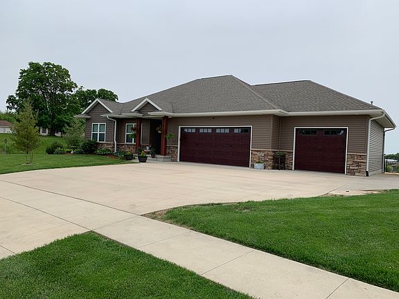 2nd image of 2919 Twinmill Dr NE