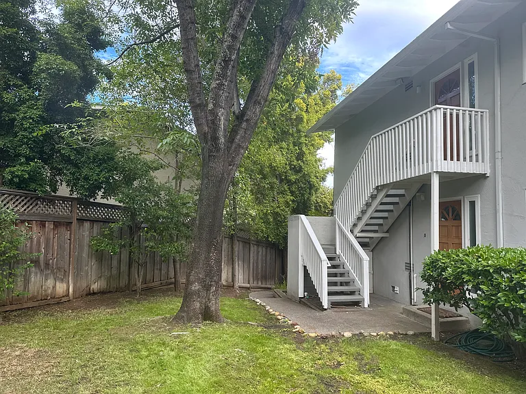 16 Thomas Ct #16 — Photo 14