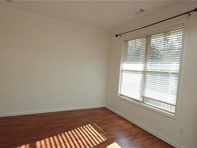 1921 Binnies Way — Photo 9