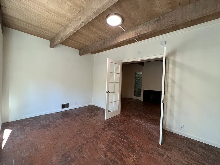 2541-2569 Le Conte Ave — Photo 33