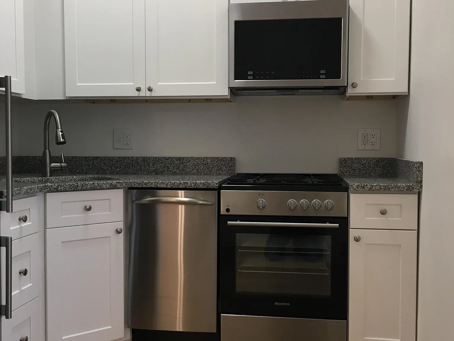 Studio, 450 sqft, $2,600 — Photo 3