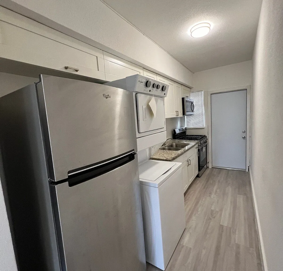 2 bed, 1.0 bath, 850 sqft, $2,150 — Photo 2