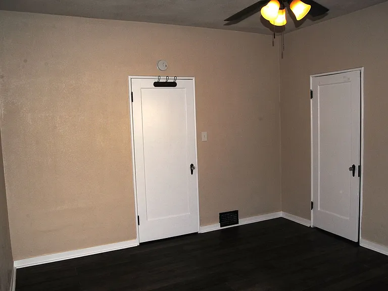 114 Flower St — Photo 13