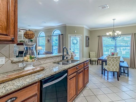 5th image of 1802 Woodland Park Dr
