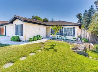 715 Crown Pointe Dr, Bakersfield, CA 93312