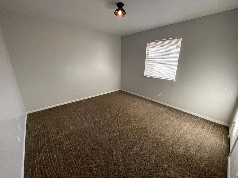 552 Lawson Ln — Photo 18