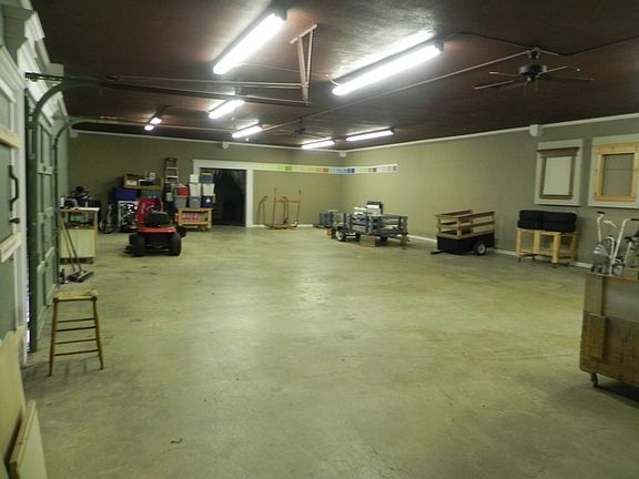 5th image of 40 NE Camano Dr