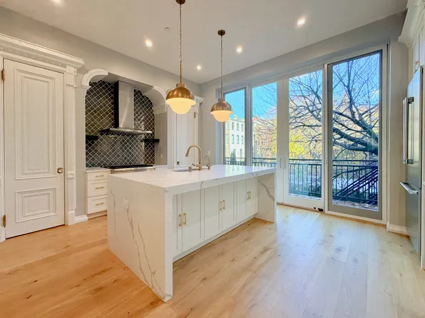 11a Arlington Place image 1 of 30