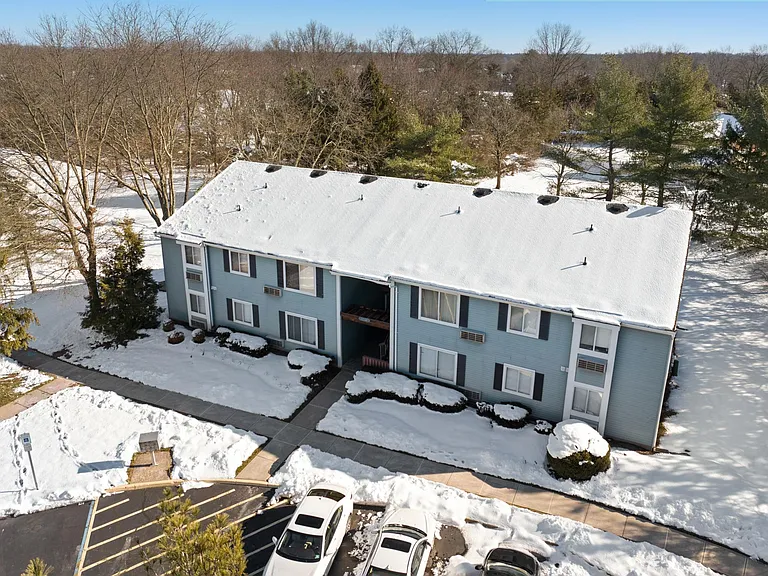 62 Eton Way — Photo 5