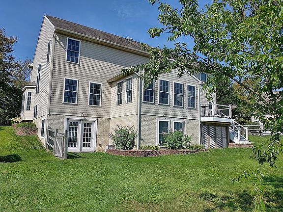 Back, fully fenced yard