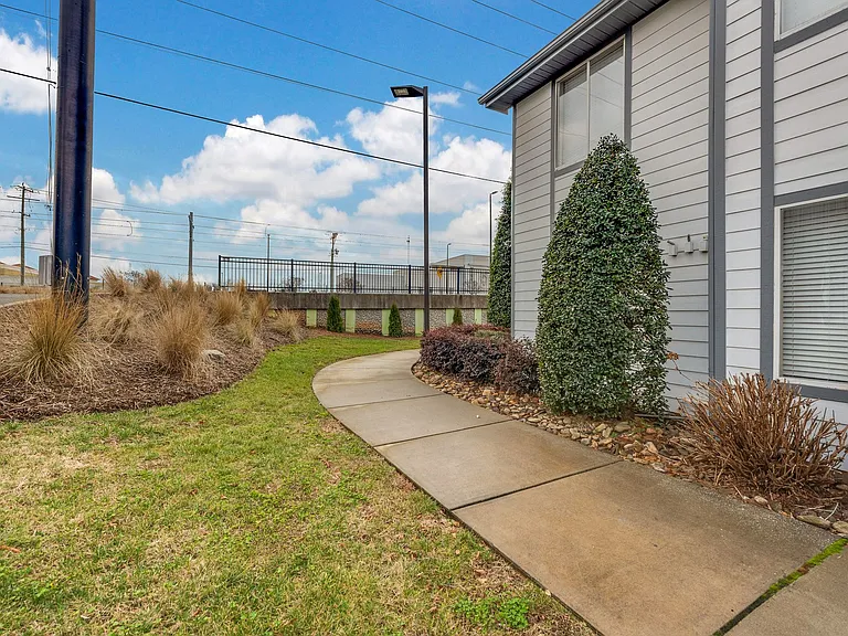 Vivo Living Charlotte (Tryon) — Photo 40