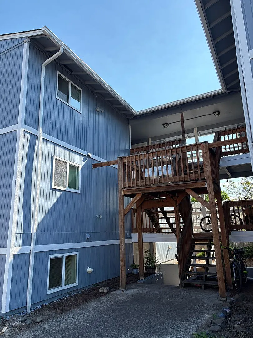 (907) Bluewood Apartments - 1 Bedroom / 1 Bath — Photo 3