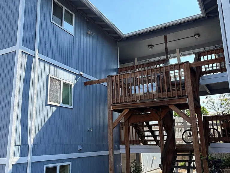 950 NW Sycamore Ave #4 — Photo 3