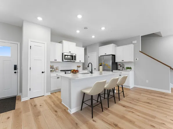 1528 Trellis Ln, West Saint Paul, MN 55118