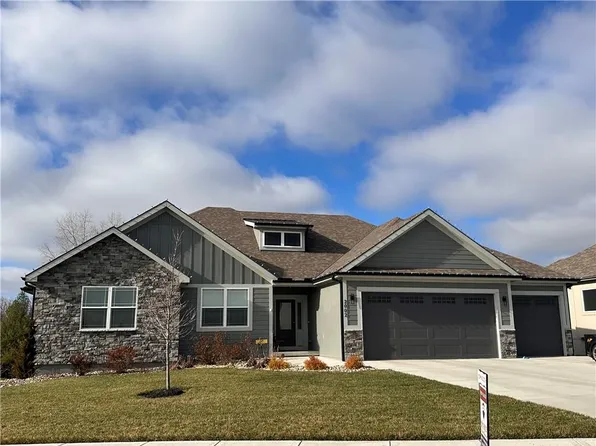 2002 Foxtail Point, Kearney, MO 64060