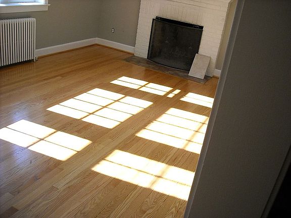 Living room w/fireplace