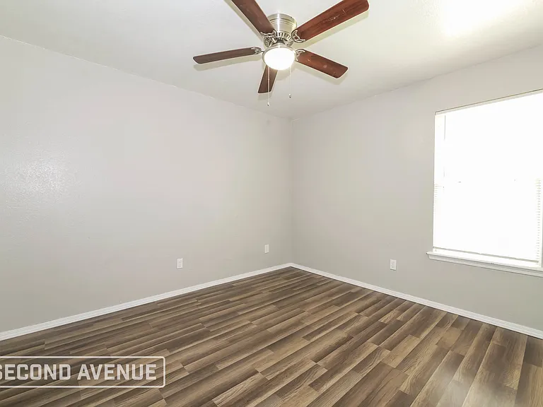 1417 Edinburg Dr — Photo 10