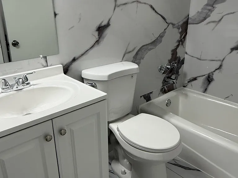 Esquire Apartments — Photo 7