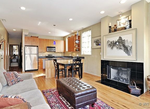 5th image of 1017 N Wood St #2S