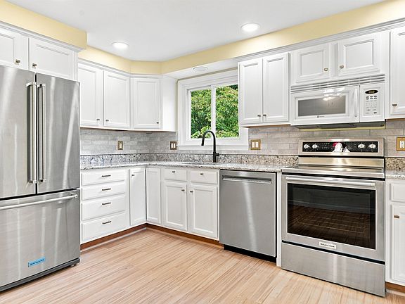 2nd image of 36 Hampton Drive