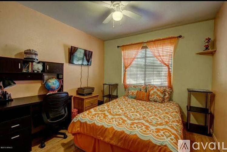 1st image of 2906 W Ross Ave Room 1