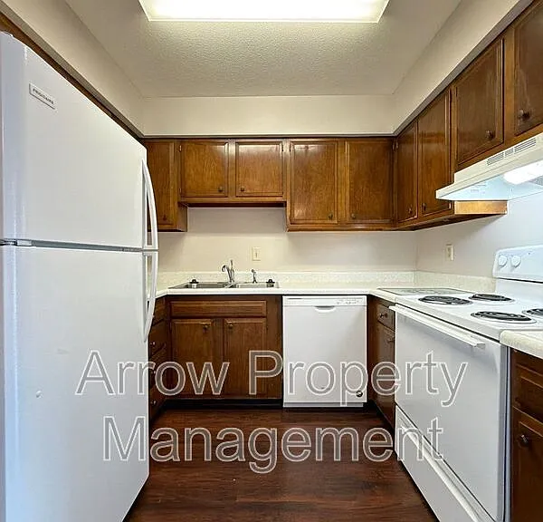 3831 S 46th St #11 — Photo 5