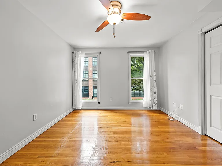 180 Washington St #5 — Photo 8