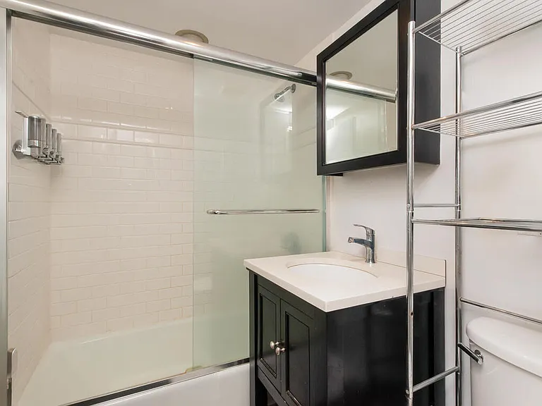 1155 Warburton Ave #8Y — Photo 7