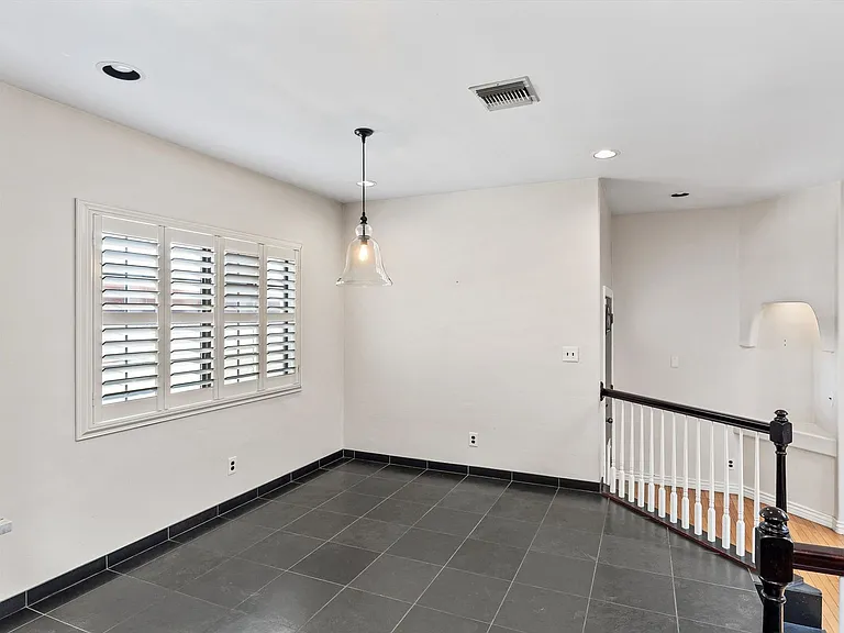 2727 E 6th St — Photo 13