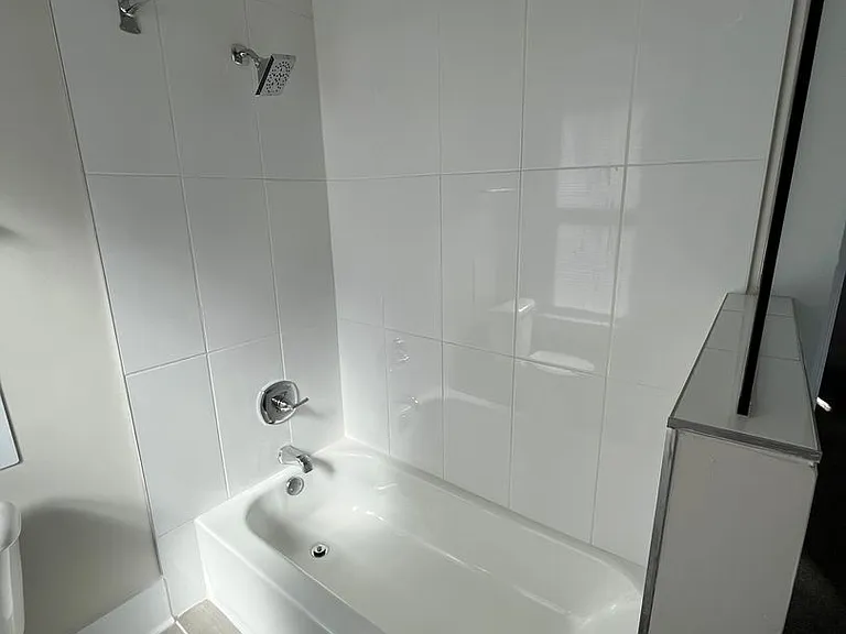 410 — Photo 12