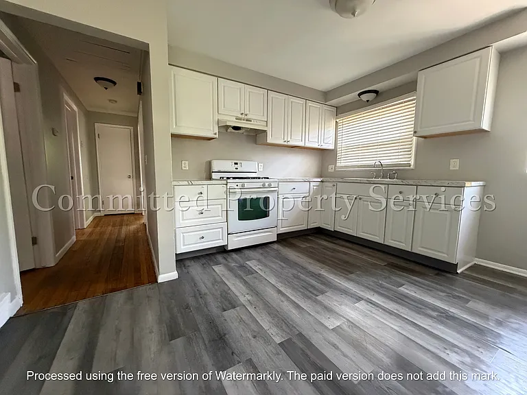 8889 Plainview Ave — Photo 4