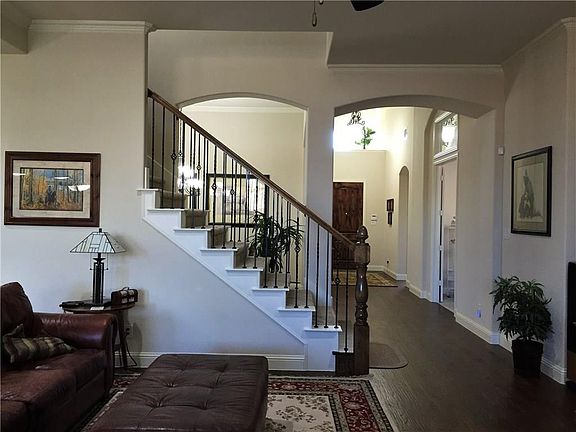 3rd image of 509 Tablerock Dr