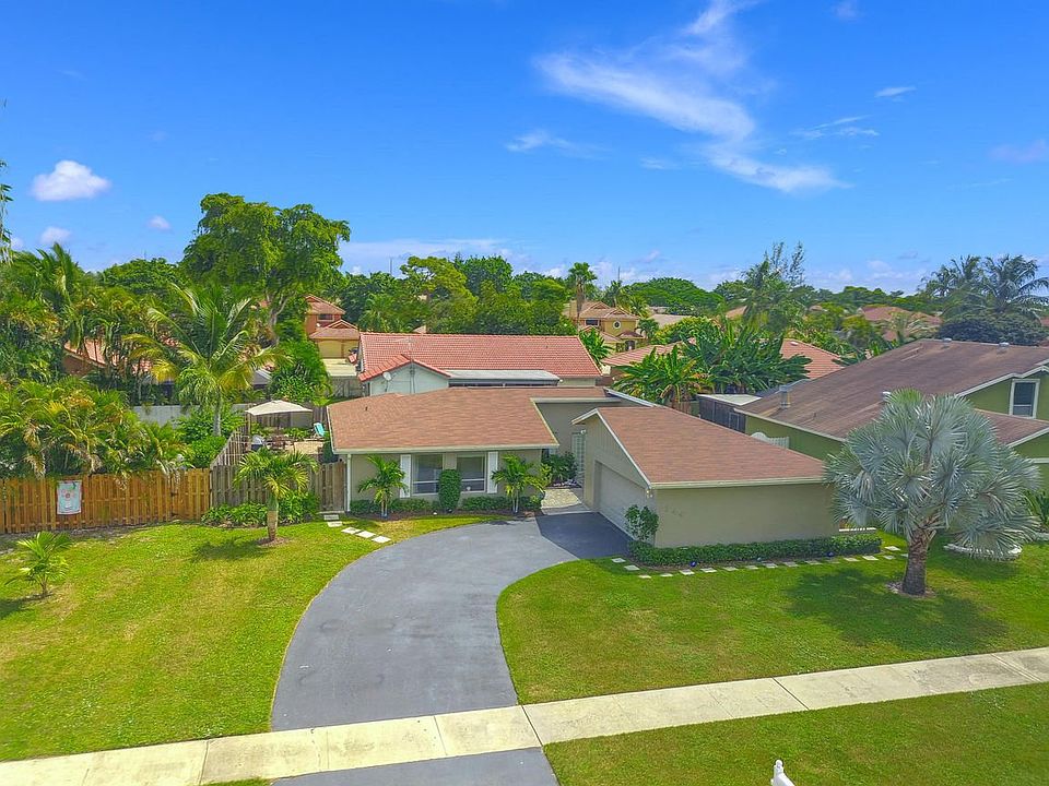 1st image of 344 NW 38th Way
