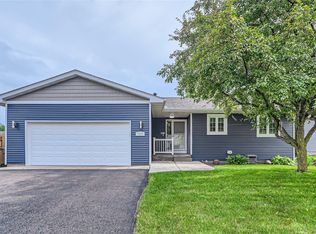 7559 19th St N, Oakdale, MN 55128