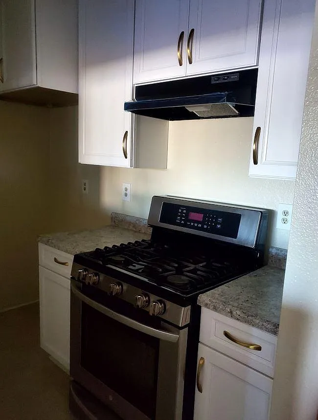 2 bed, 1000 sqft, $2,750 — Photo 2
