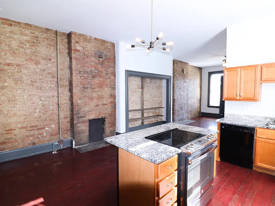 1531 Elm Street