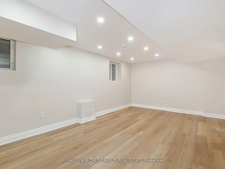 18 Trailhead Cres — Photo 15