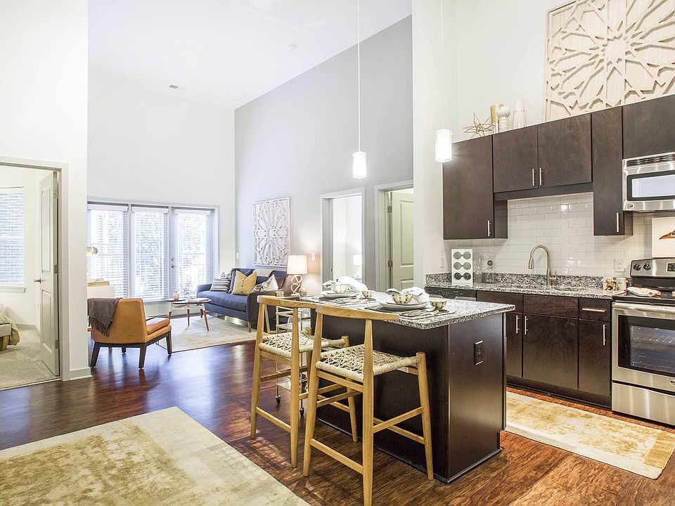 Midtown 205, Charlotte, NC, Mocha, Kitchen & Dining