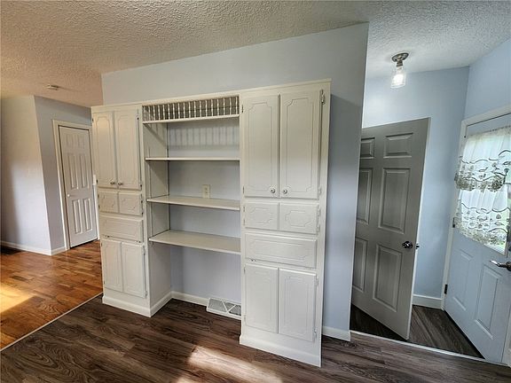 4th image of 2983 S Wheatland Rd