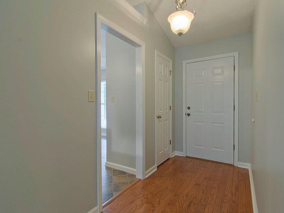 2nd image of 612 Summerdale Dr