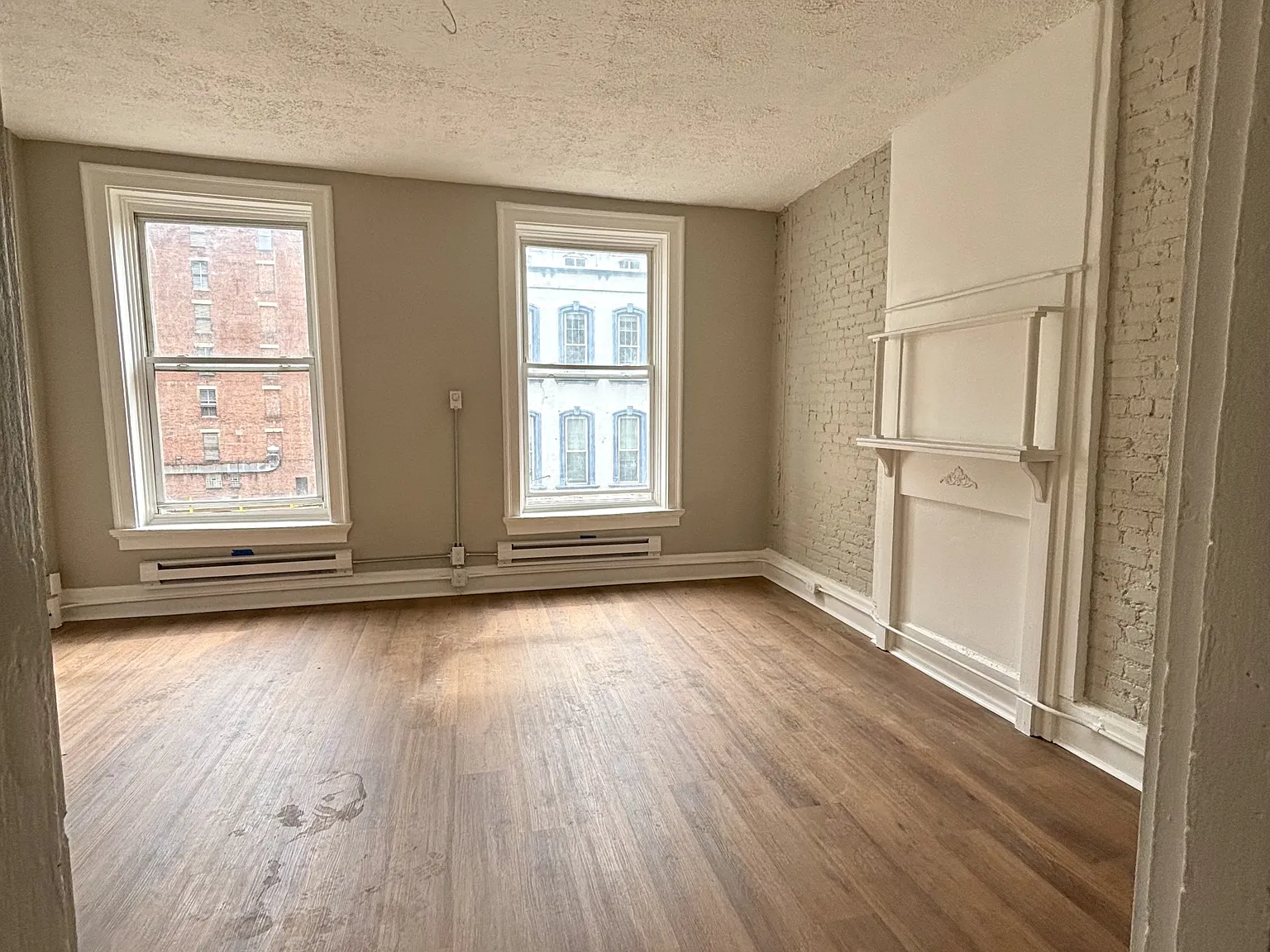 819 Main Street - 3 — Photo 1