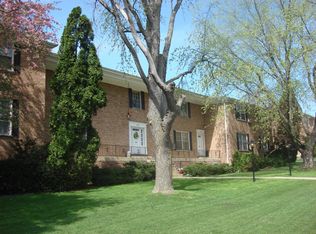 202-206 S Walton St #2F, Barrington, IL 60010